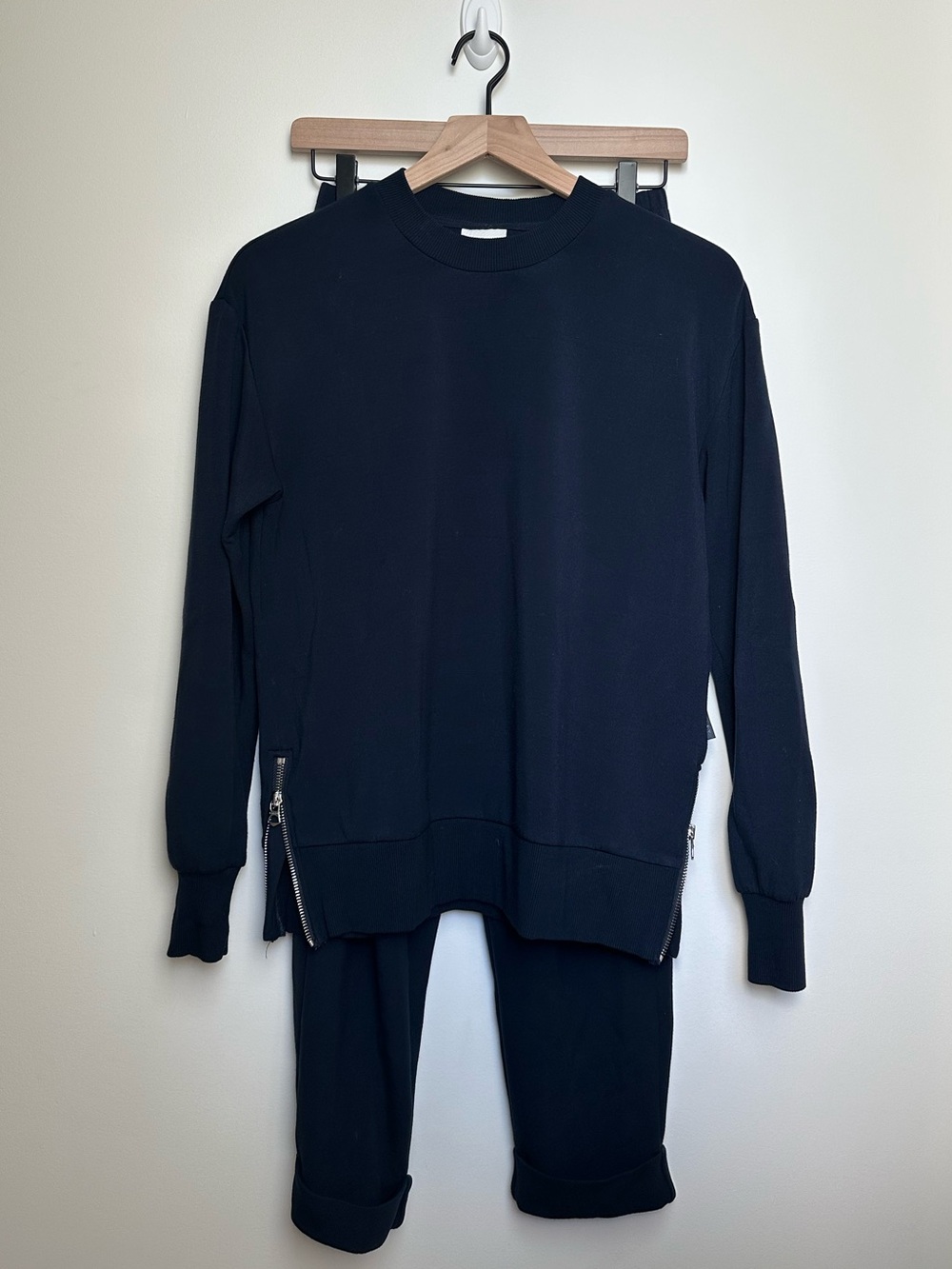 VARLEY Set - Navy Gabriella Sweat (xs) & Rolled Cuff Pant 25 (xs) NWOT - Picture 4 of 15